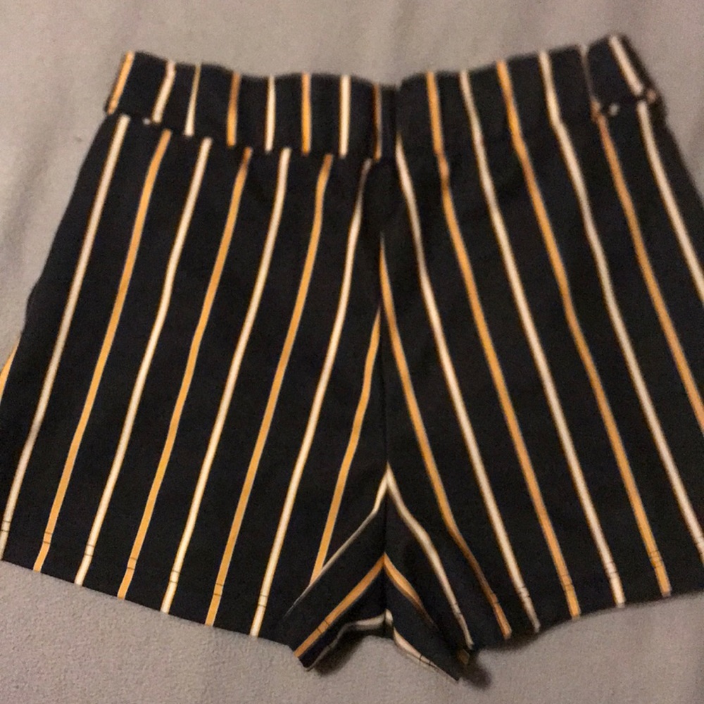 Striped shorts - Picture 4 of 4